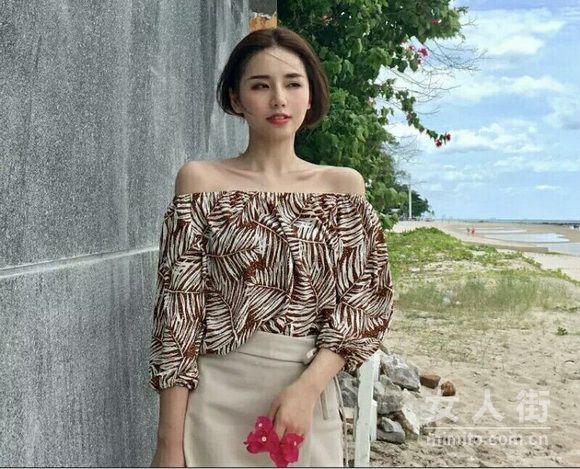 性感一字肩穿搭今夏超火，轻松变女神