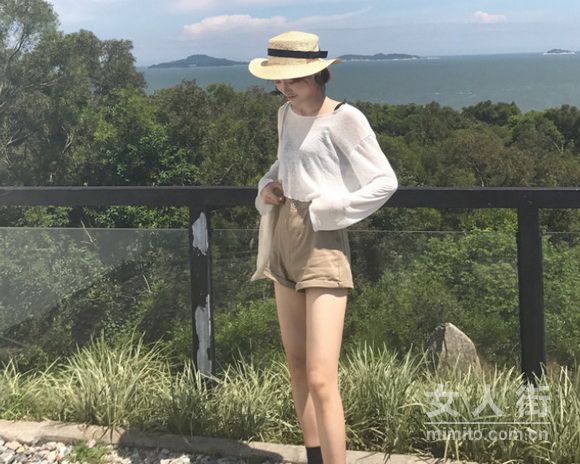 夏季美腿怎么秀？一条热裤全搭配示范！